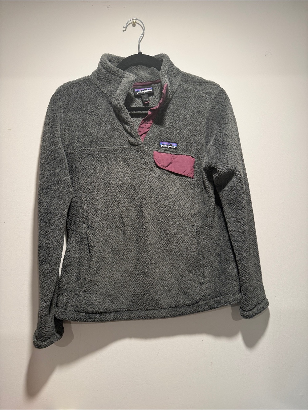 Patagonia Women's Gray Fleece Pullover with Pink Pocket Detail